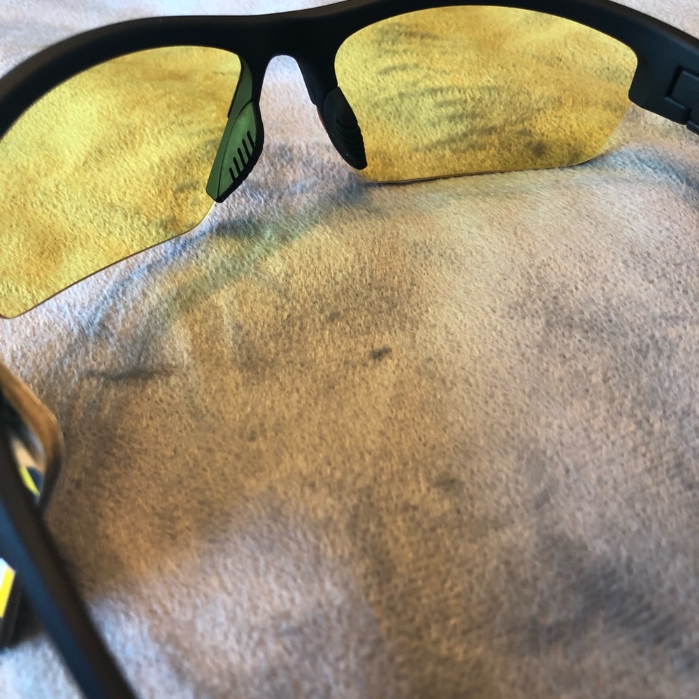 Men’s sunglasses - Picture 3 of 3